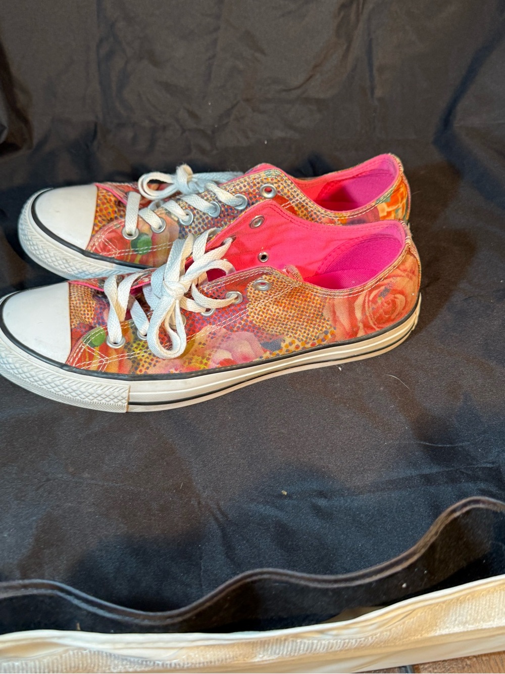 Converse Low-Top Canvas Sneakers in Pink and Multicolor Size W9M7 - Picture 4 of 7